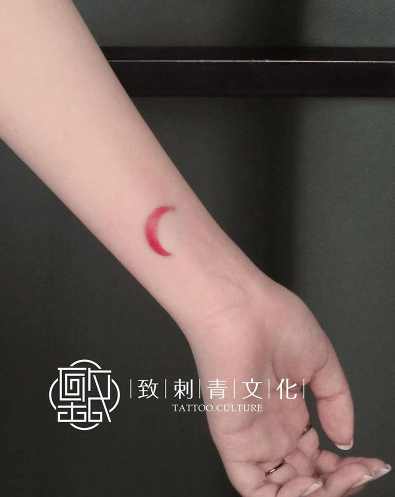 小月亮纹身图片_手臂水彩纹身图案