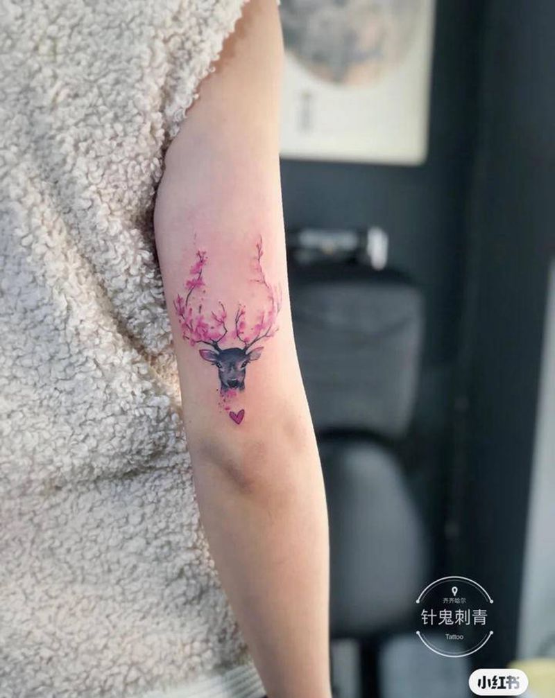 媛师傅近工纹身图片_手部水墨水彩纹身图案