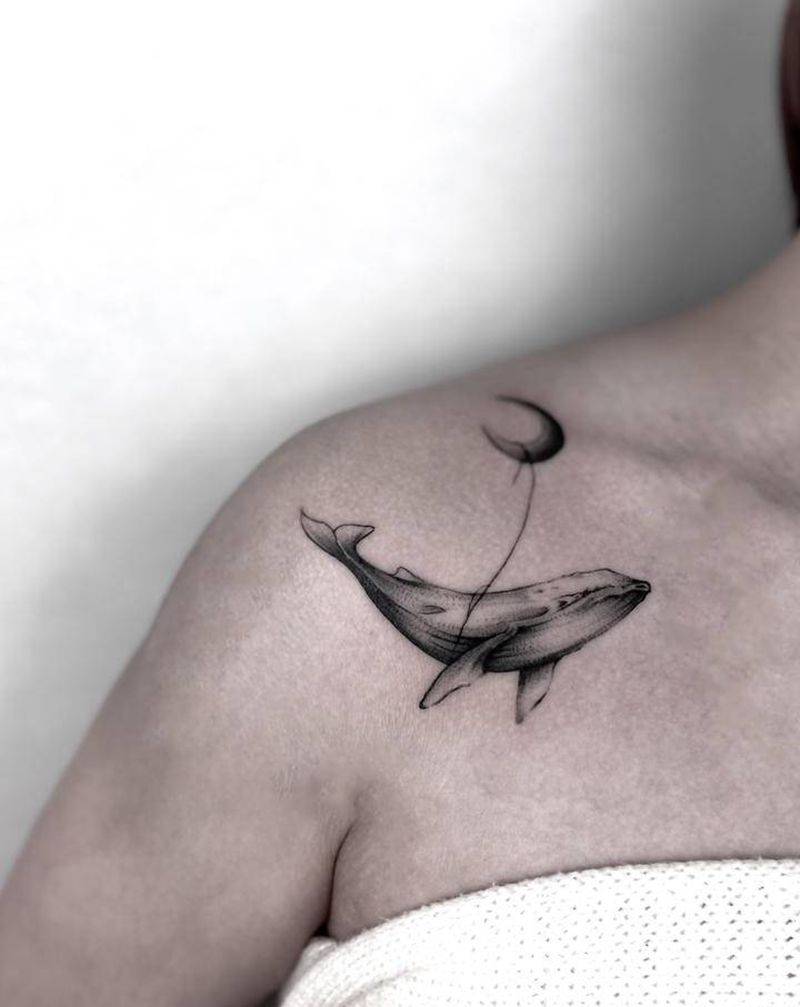 鲸鱼梦纹身图片_肩部水墨纹身图案