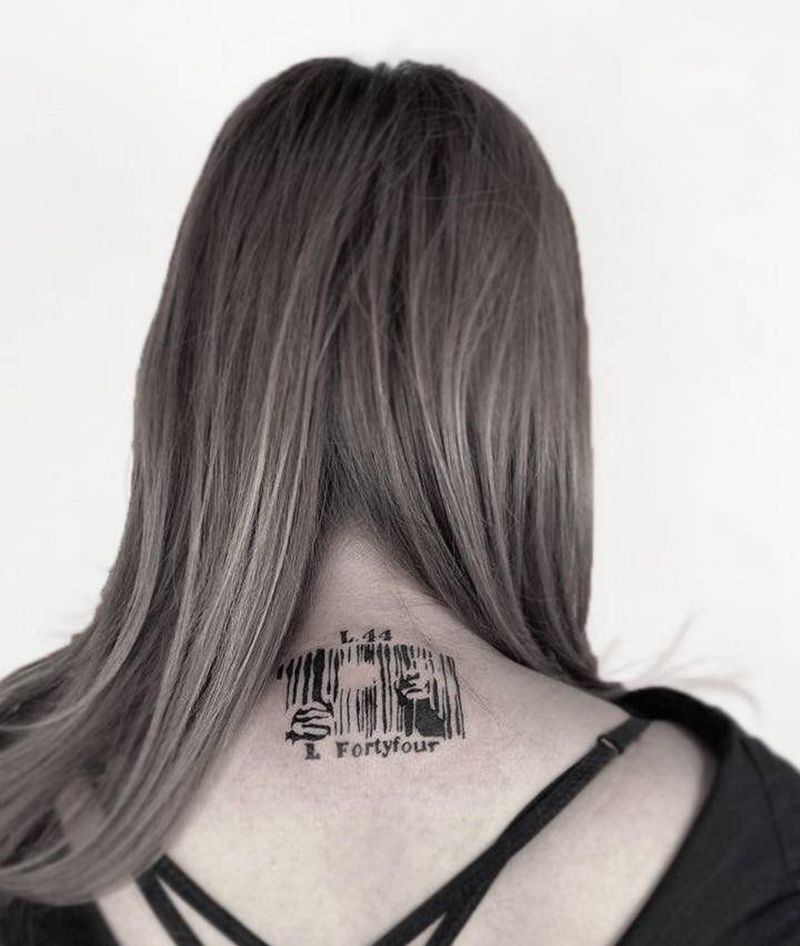 拳击的爱纹身图片_颈部新传统纹身图案