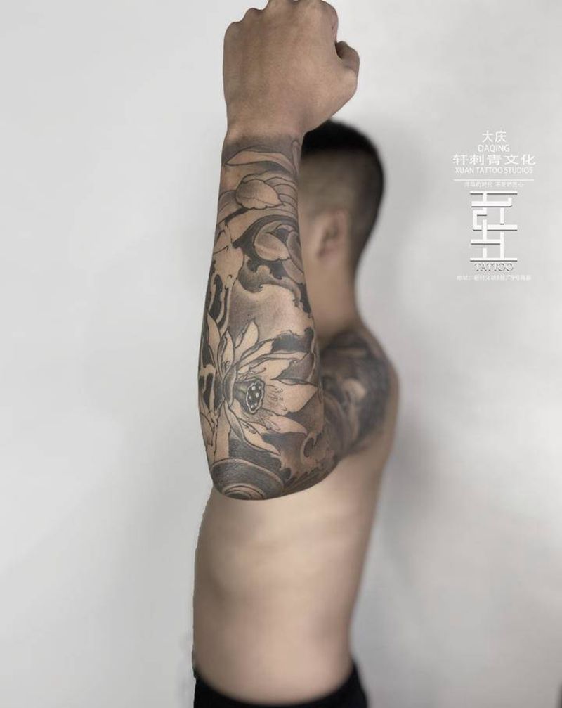 鲤鱼花臂纹身图片_手臂新传统纹身图案