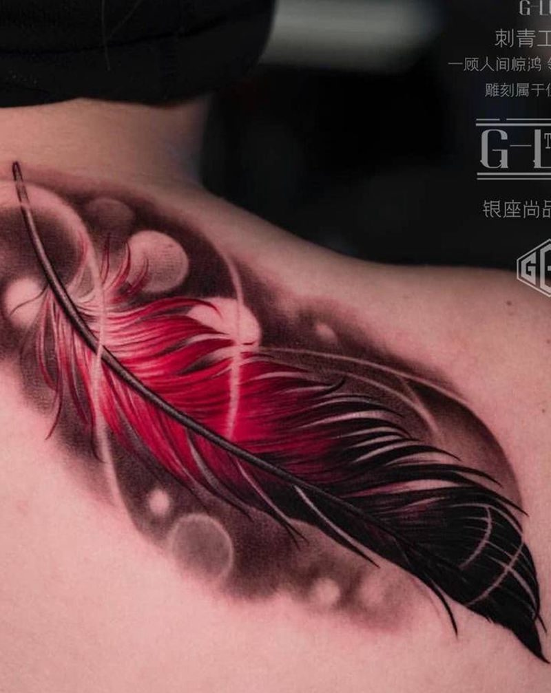 羽毛纹身图片_背部水墨纹身图案