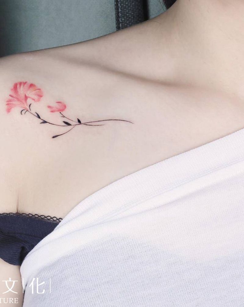 小花纹身图片_胸部水彩纹身图案