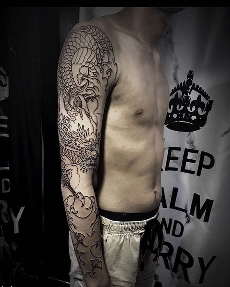 一根花臂未完纹身图片_手臂肩部老传统纹身图案