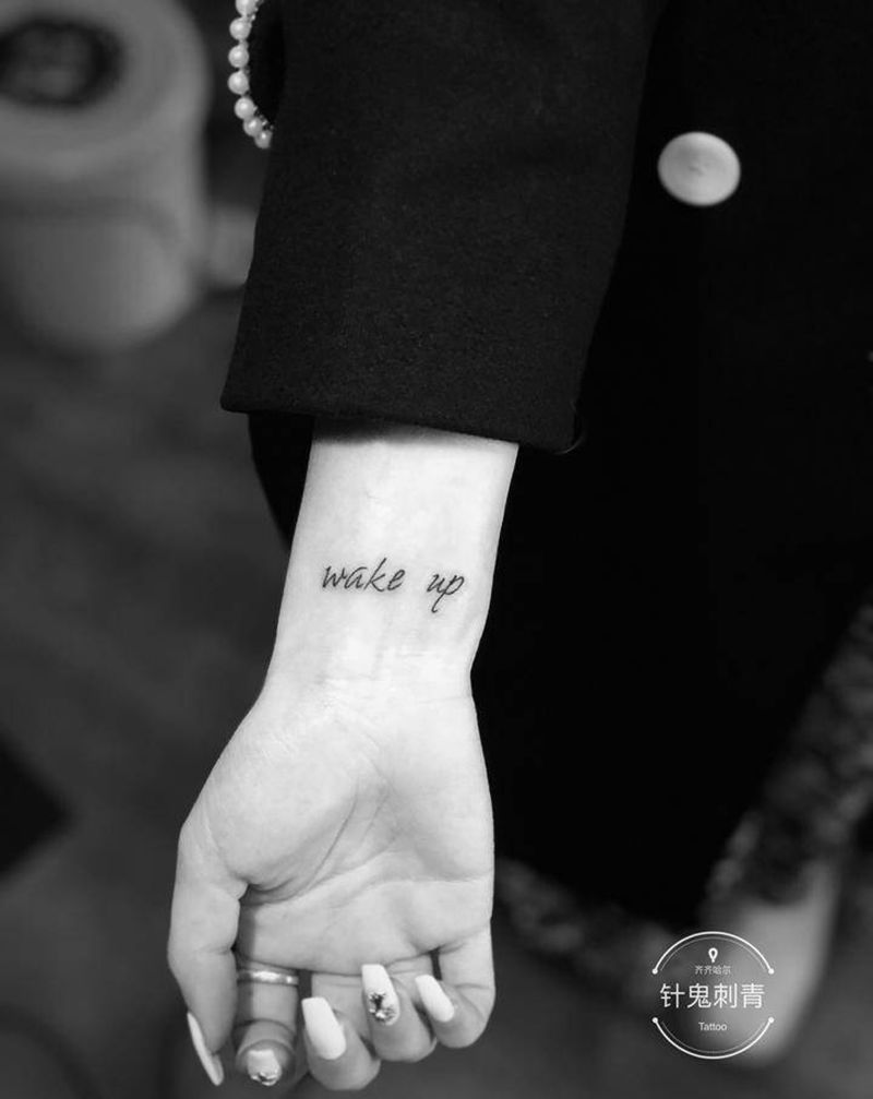 媛师傅近工纹身图片_手部手臂花体字纹身图案