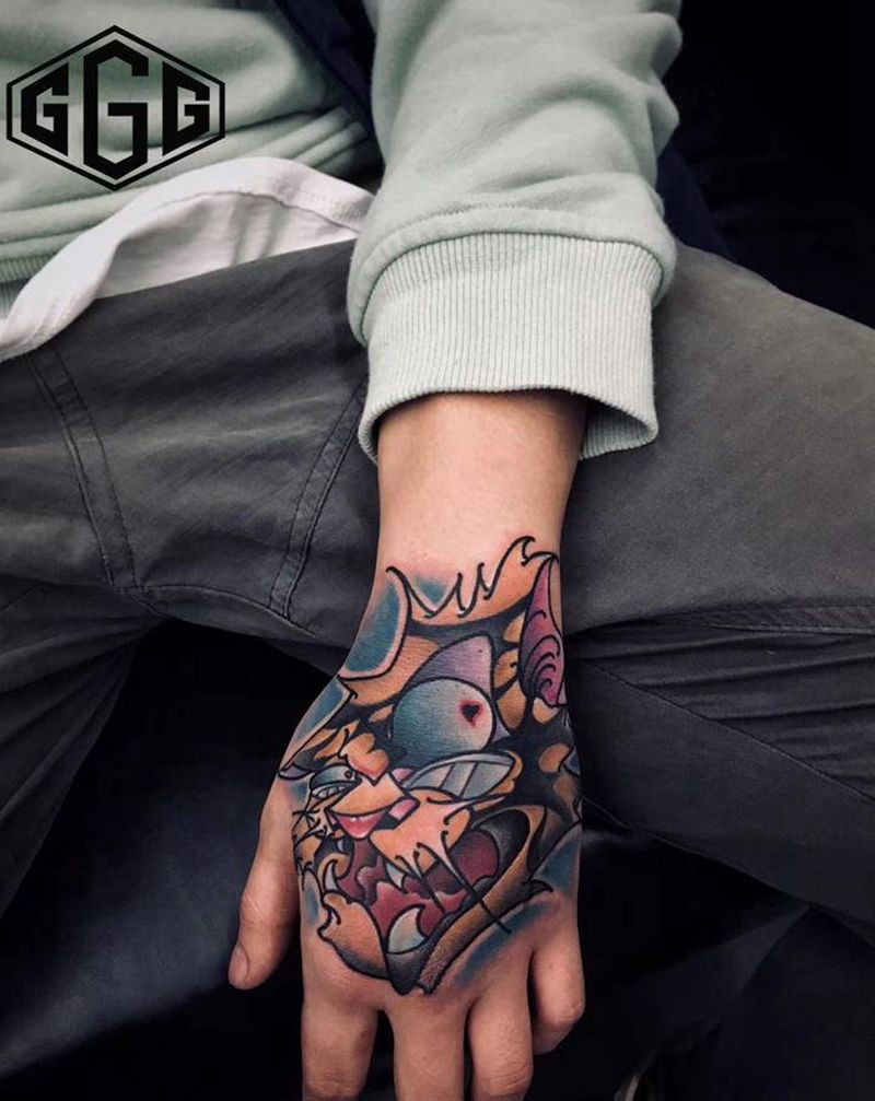 你瞅啥纹身图片_手部New School纹身图案