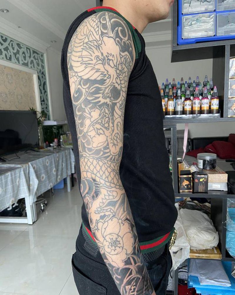 龙花臂纹身图片_老传统新传统纹身图案