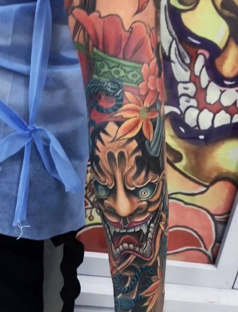 一根花臂纹身图片_肩部手臂老传统纹身图案