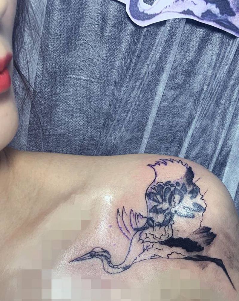 遮盖纹身图片_肩部胸部纹身图案