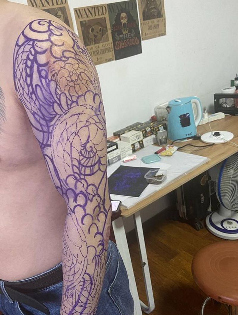 老传统蛇盘菊纹身图片_老传统纹身图案