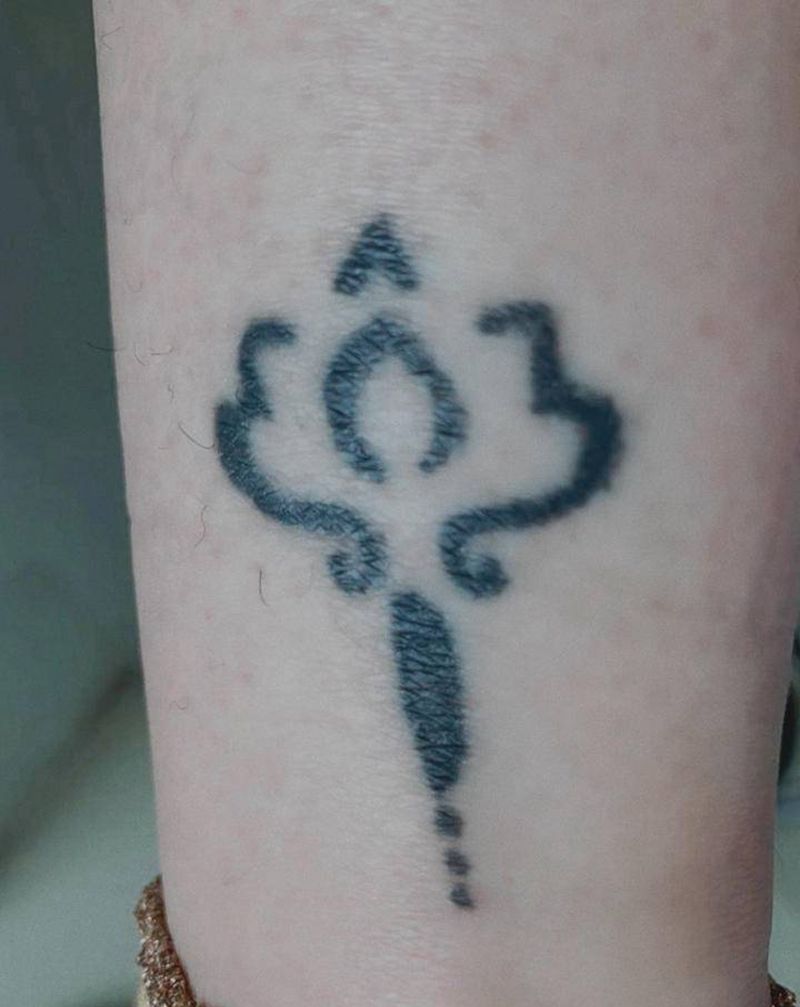 遮盖玫瑰纹身图片_腿部脚部老传统水彩纹身图案