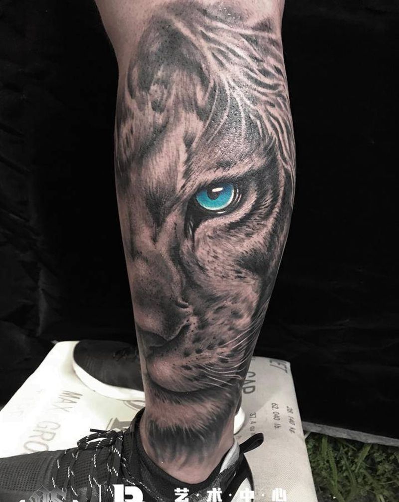 狮子纹身图片_腿部欧美写实纹身图案