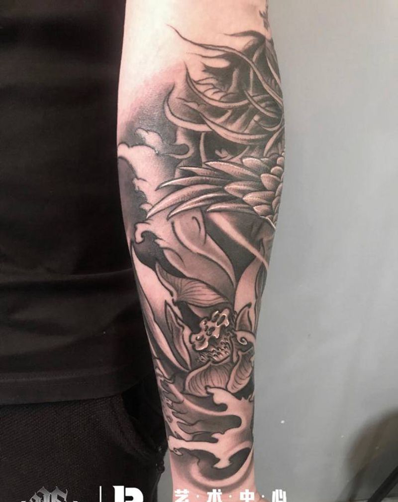 传统凤凰纹身图片_手臂新传统纹身图案