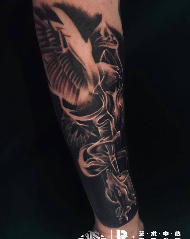 黑臂遮盖第一次纹身图片_手臂欧美写实纹身图案