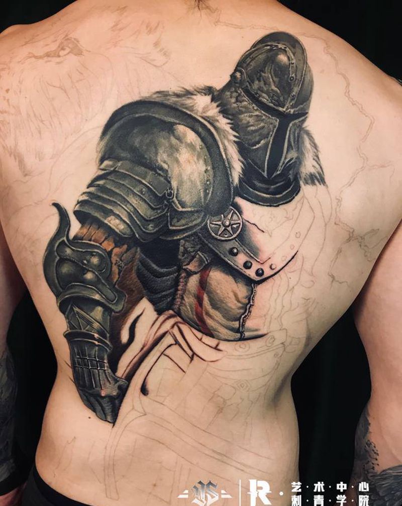进度缓慢纹身图片_背部欧美写实纹身图案