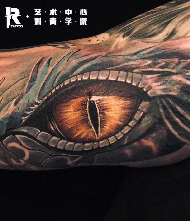 欧美花臂还差一次结束纹身图片_手臂肩部欧美写实骷髅小丑女龙眼纹身图案