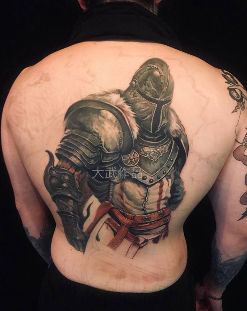 今日工事待续纹身图片_肩部背部欧美写实纹身图案