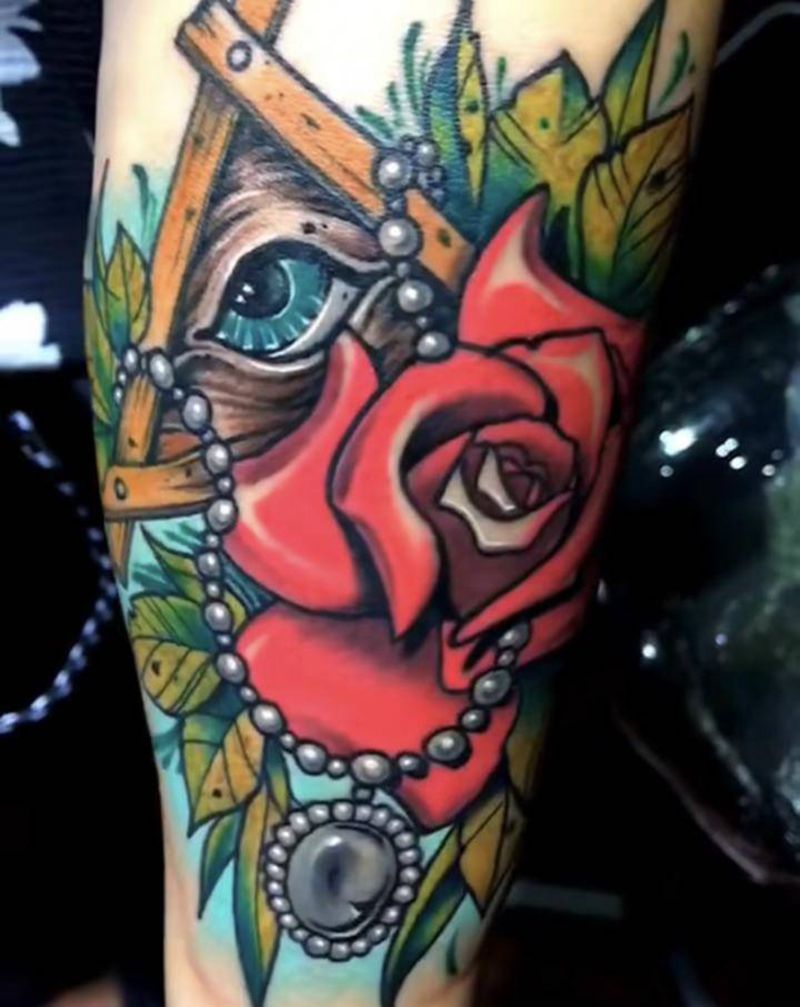 上帝之眼玫瑰花纹身图片_手臂New School上帝之眼玫瑰花纹身图案