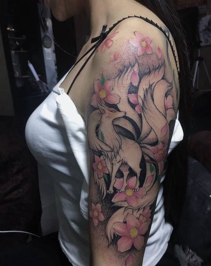 九尾狐纹身图片_肩部腿部新传统水彩纹身图案