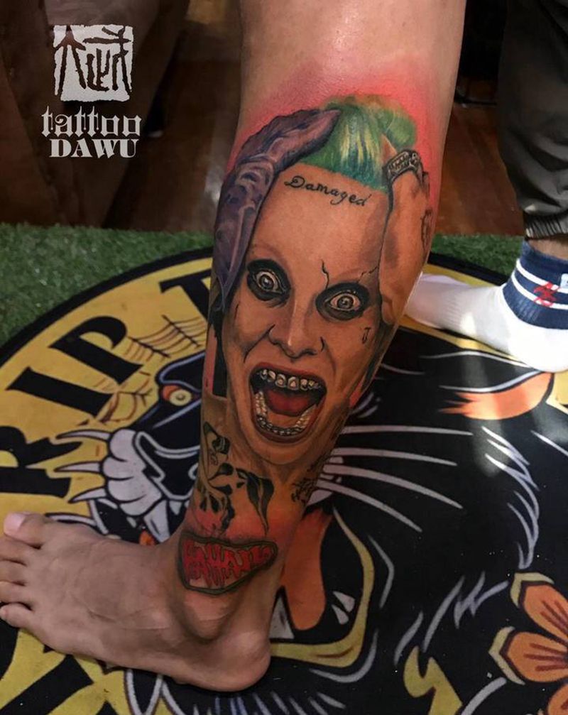 小丑纹身图片_腿部纹身图案