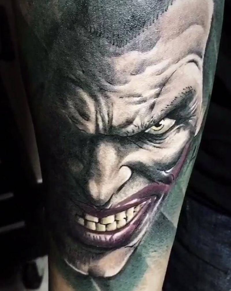 小丑纹身图片_手臂腿部欧美写实纹身图案