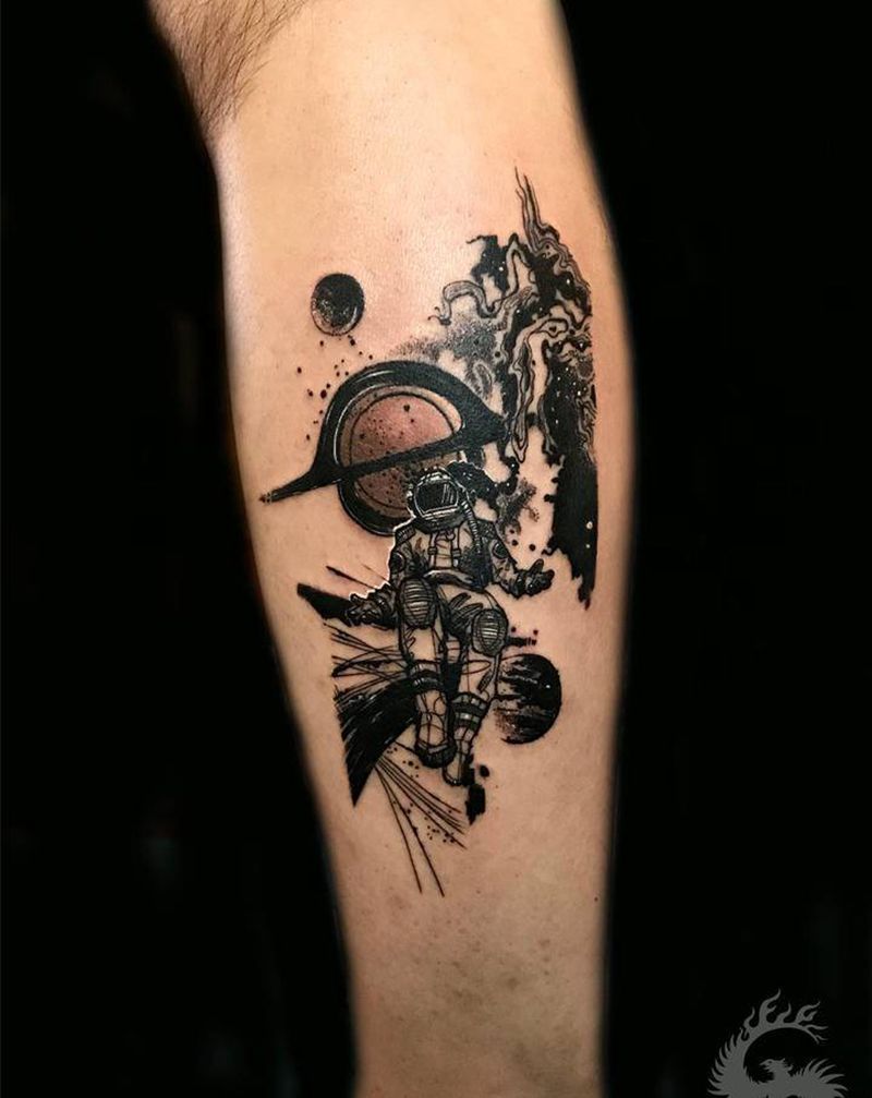 宇航员纹身图片_腿部水墨纹身图案