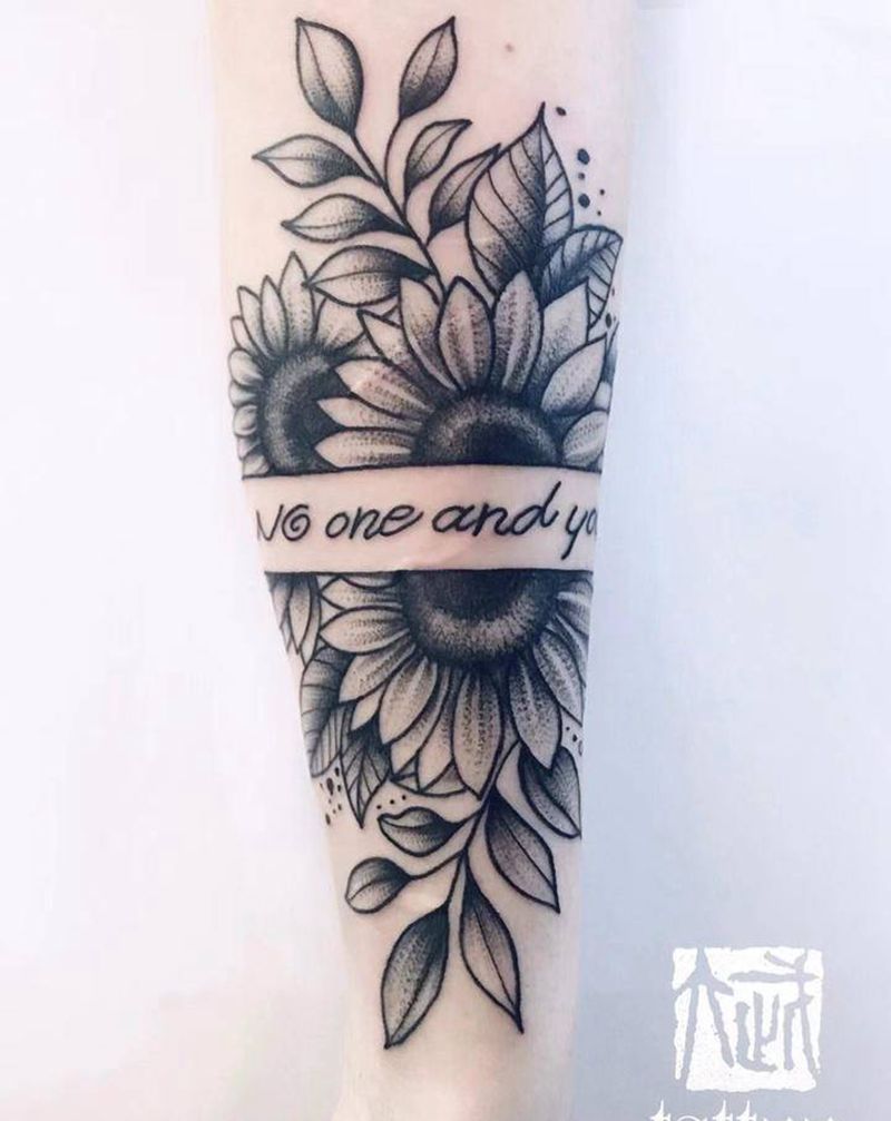 素花纹身图片_手臂手部点刺素花纹身图案