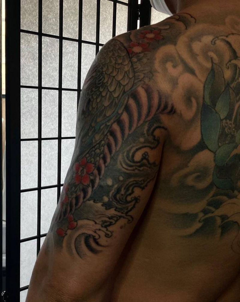 东方新传统纹身图片_胸部肩部新传统纹身图案