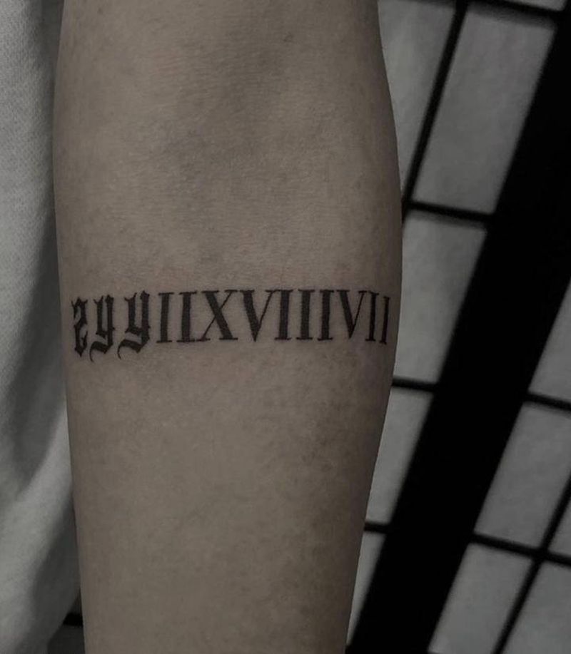字母纹身图片_手臂花体字图腾纹身图案