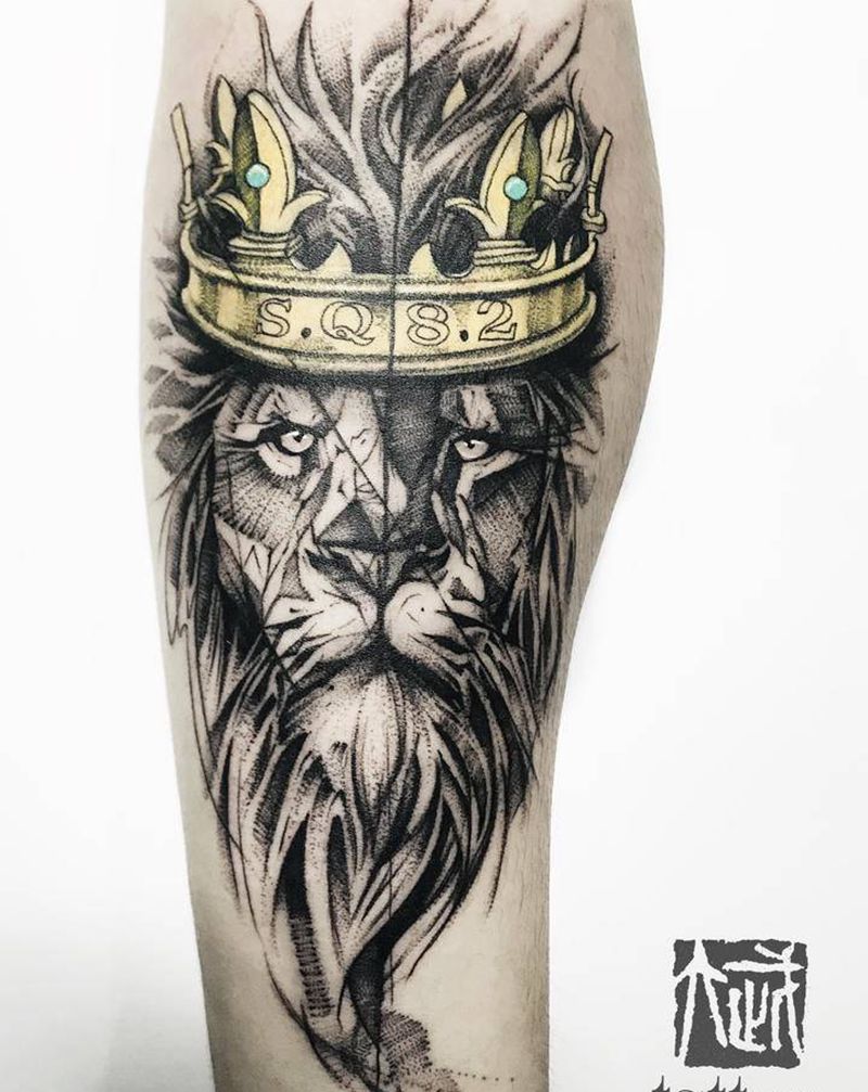 狮子皇冠纹身图片_手臂腿部点刺素描狮子纹身图案