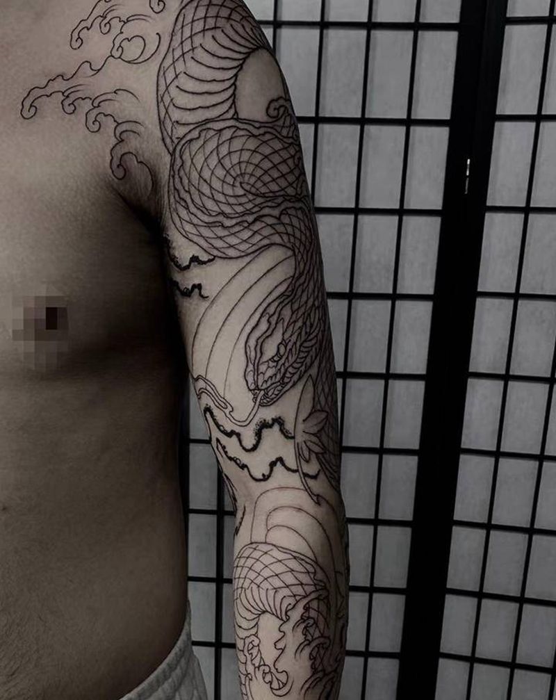 大蛇纹身图片_手臂老传统纹身图案