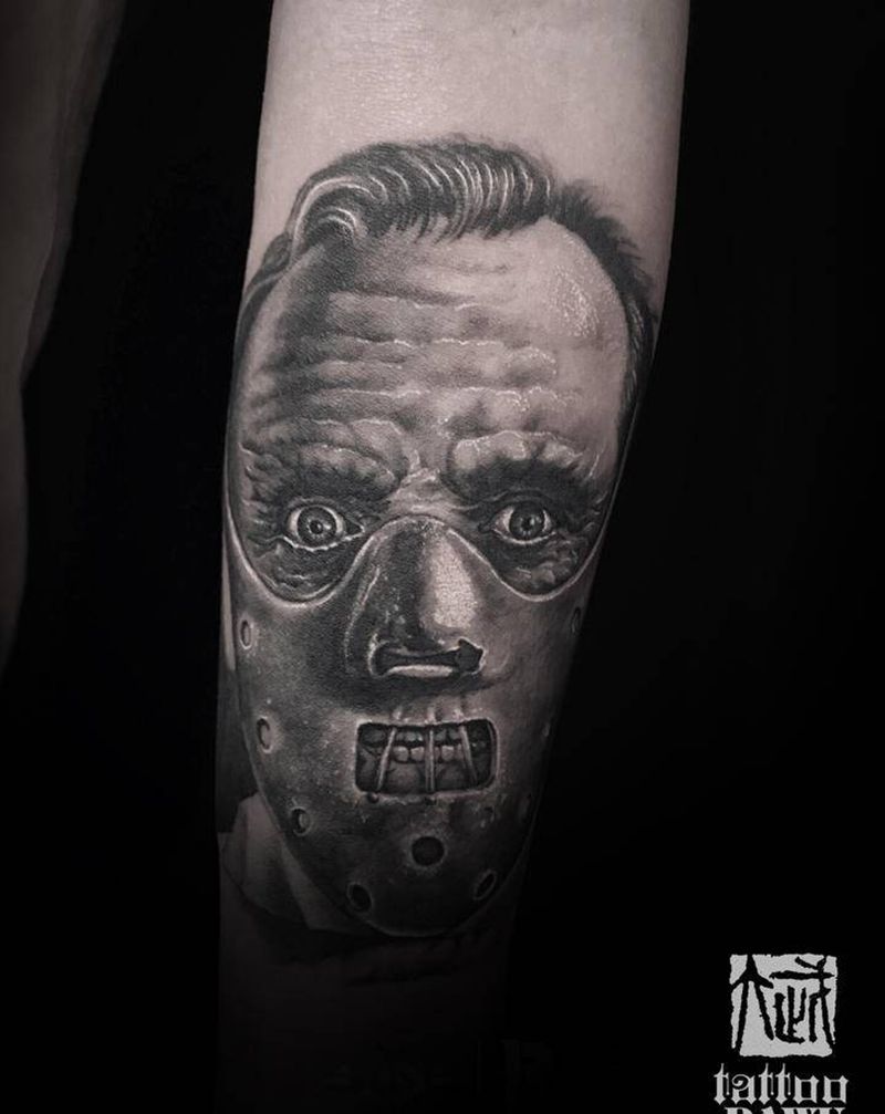 汉尼拔医生纹身图片_手臂欧美写实汉尼拔小臂内侧杀人狂纹身图案