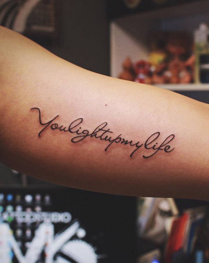 你照亮我的生命纹身图片_手臂花体字纹身图案
