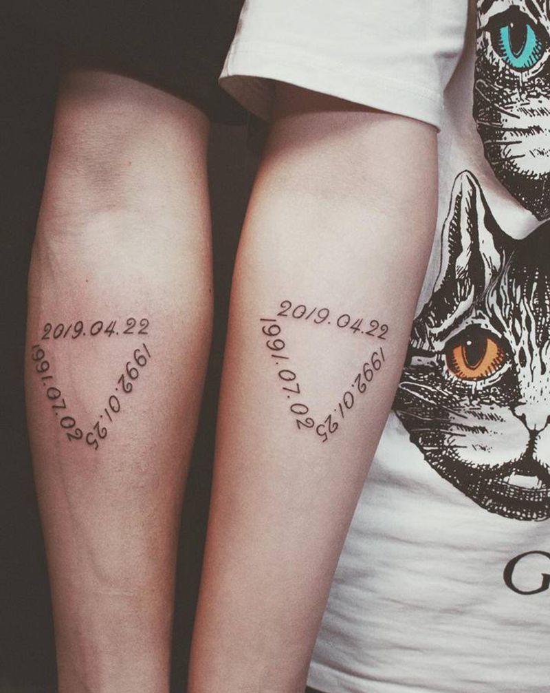 一家三口的生日！！♥️纹身图片_手部手臂花体字纹身图案