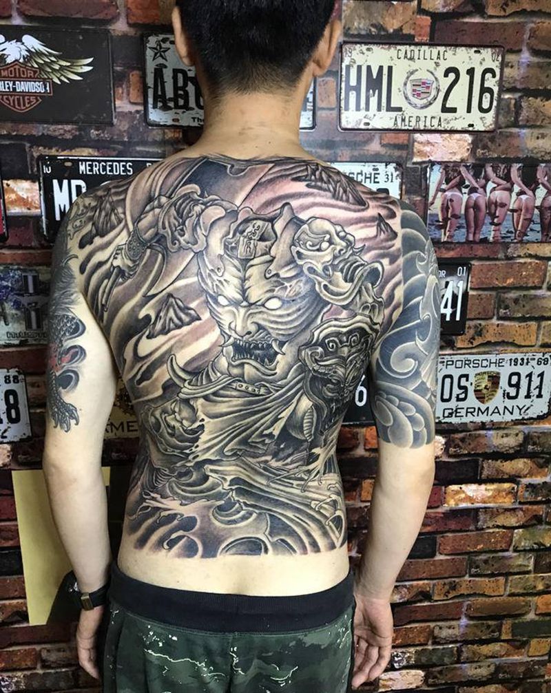 满背刑天纹身图片_背部纹身图案