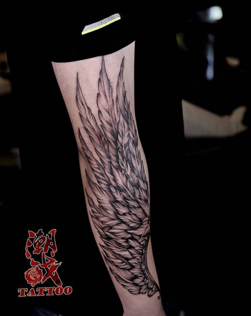翅膀纹身图片_手臂欧美写实点刺翅膀纹身图案