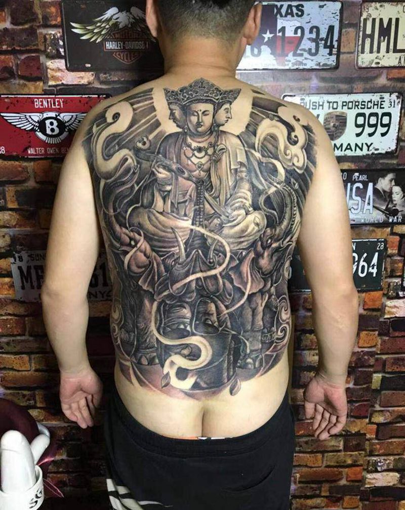 满背三面佛纹身图片_背部新传统纹身图案