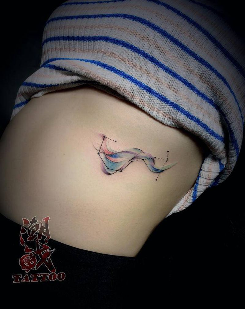 天蝎座纹身图片_胸部水彩几何星座纹身图案