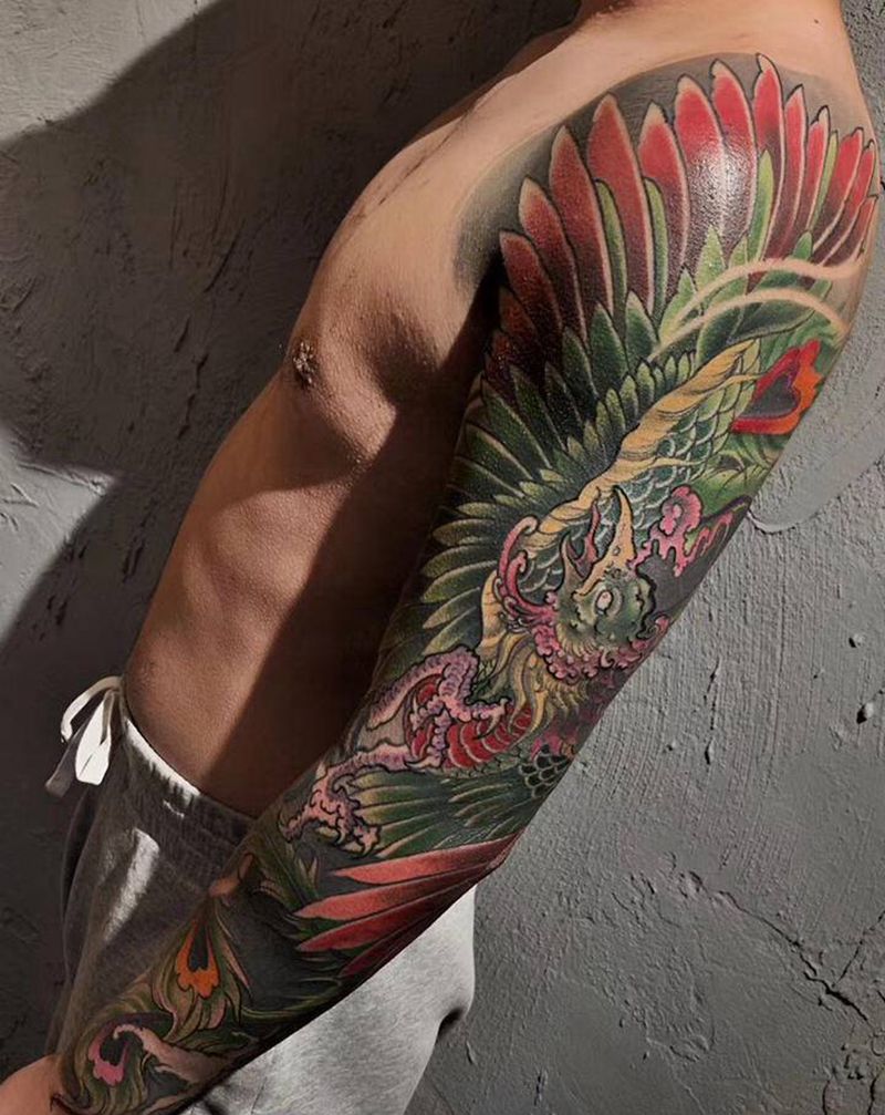 花臂凤凰纹身图片_手部手臂新传统纹身图案