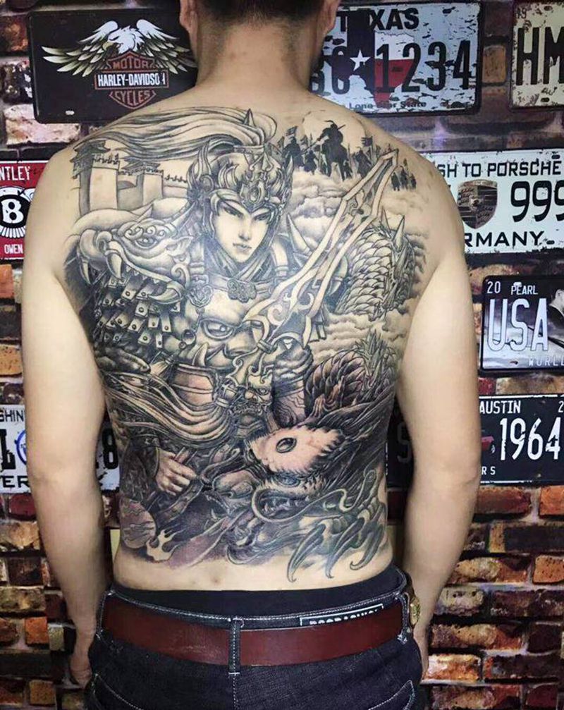 赵云纹身图片_背部新传统纹身图案