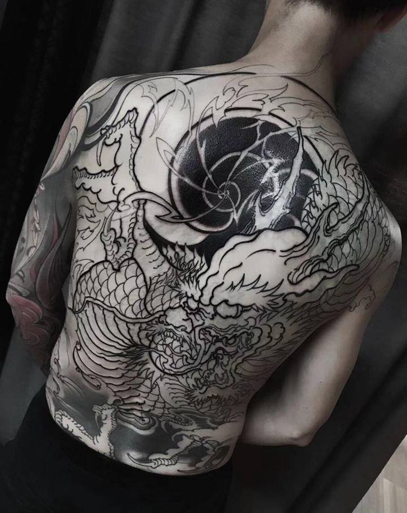 龙纹身图片_背部老传统纹身图案