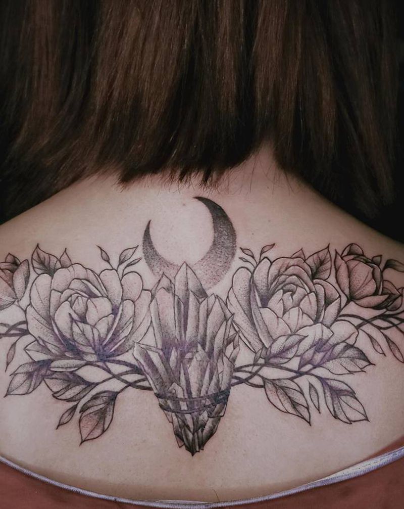 素雅花朵纹身图片_背部点刺欧美写实花纹身图案