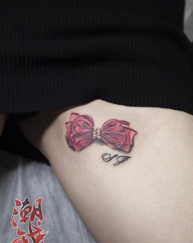 性感蝴蝶结纹身图片_腿部欧美写实New School蝴蝶结纹身图案