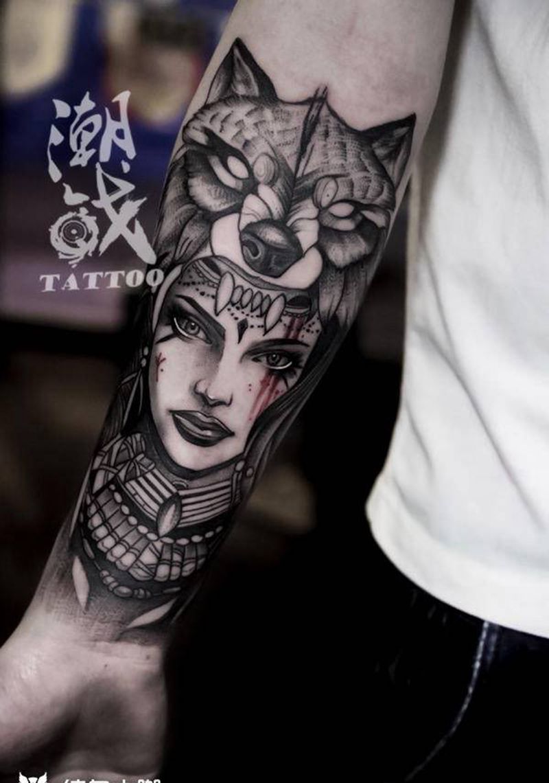 复古女郎纹身图片_手臂欧美写实点刺美女纹身图案