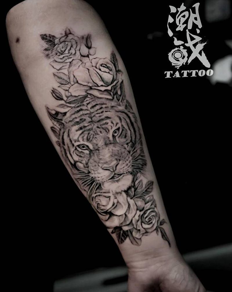 老虎纹身图片_手臂欧美写实老虎纹身图案