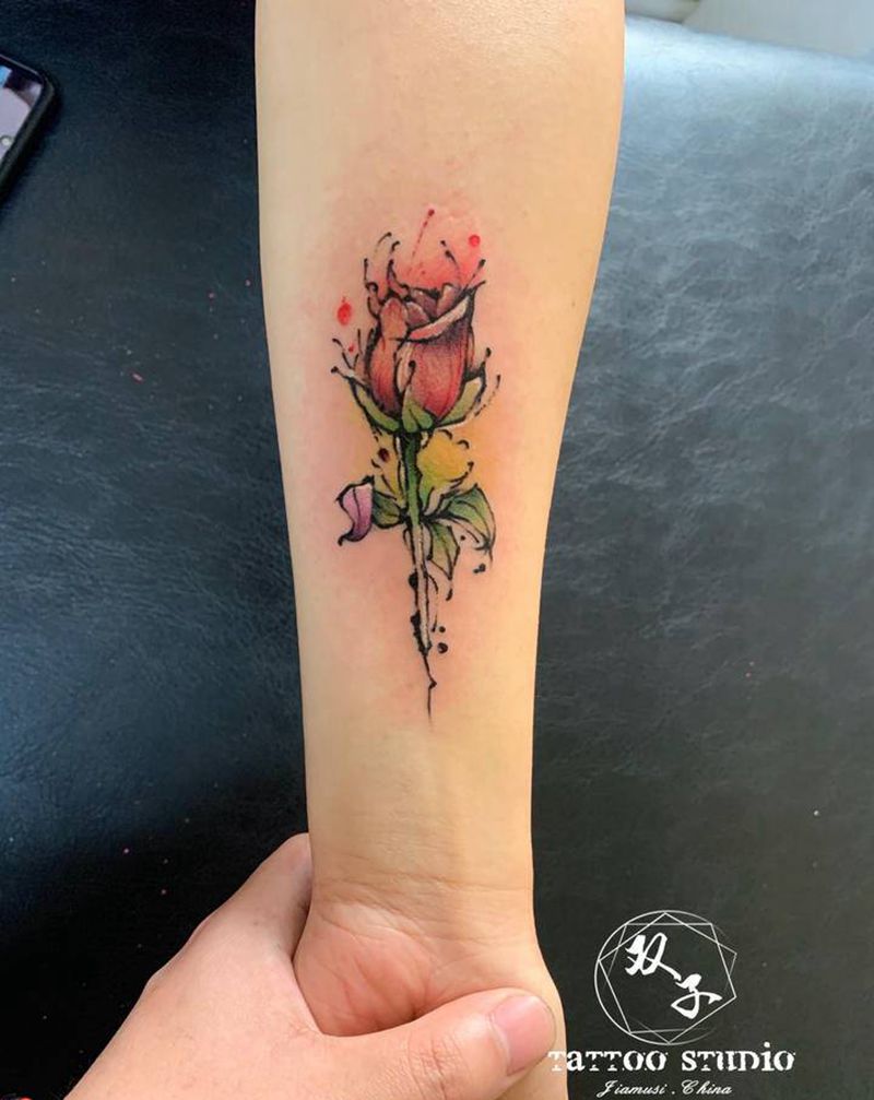 水彩玫瑰花纹身图片_手臂水彩纹身图案