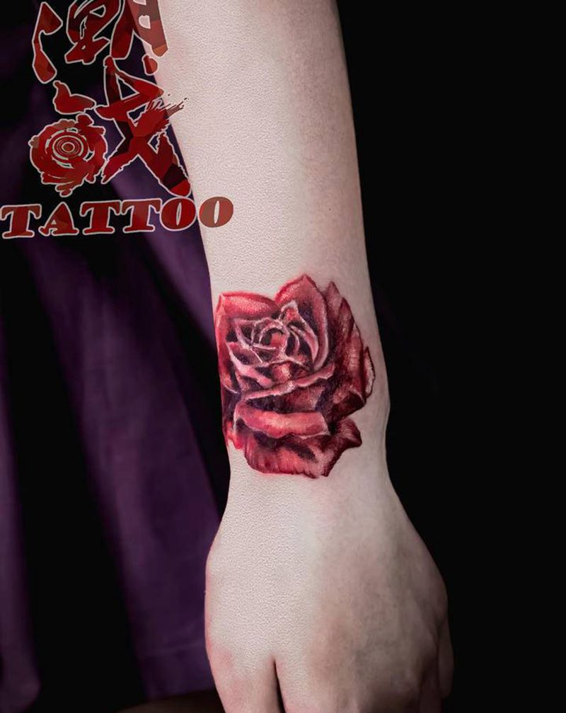 女人花（疤痕遮盖）纹身图片_手臂欧美写实New School花遮盖纹身图案