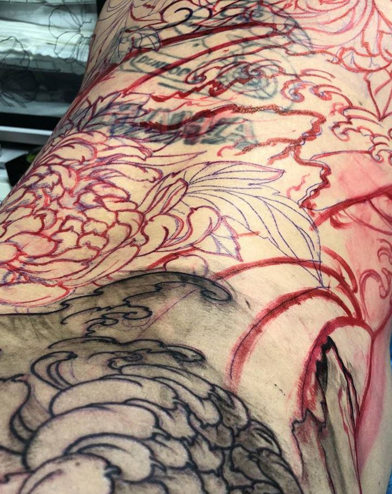 满背菊花纹身图片_背部臀部新传统纹身图案