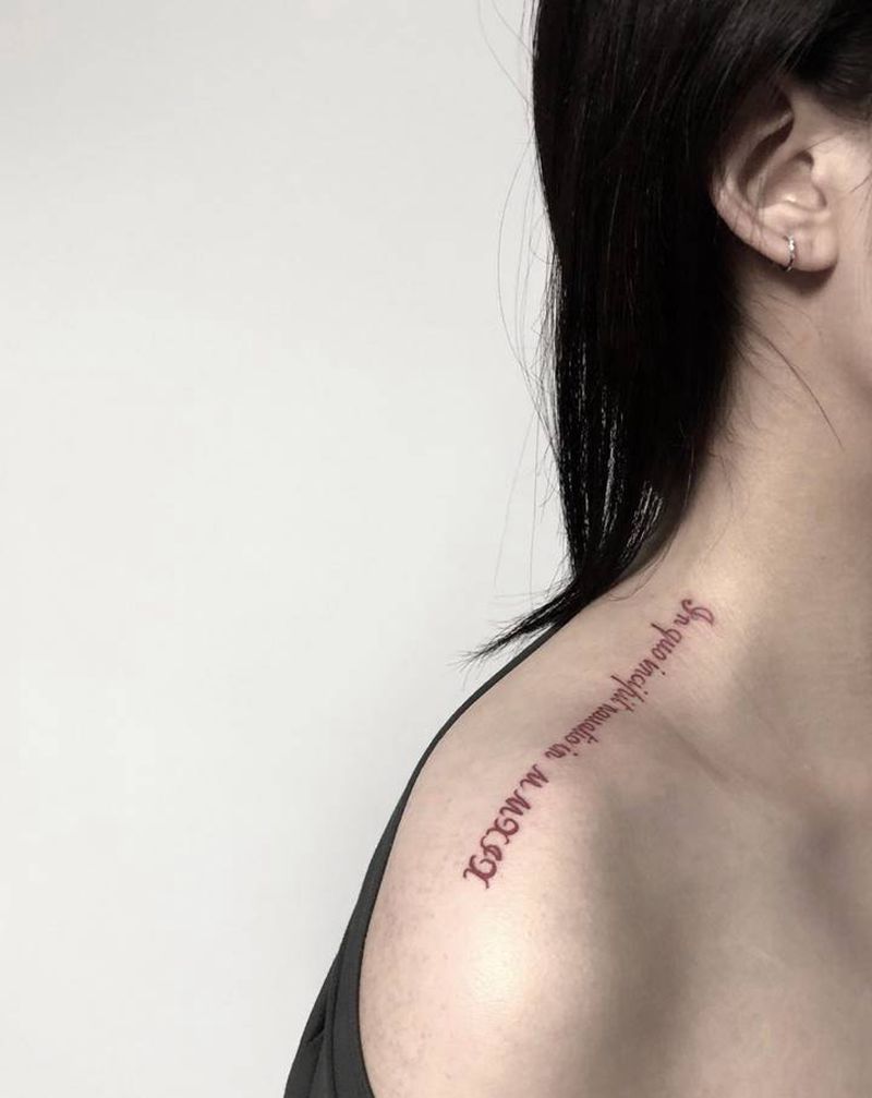 字母纹身图片_肩部花体字纹身图案