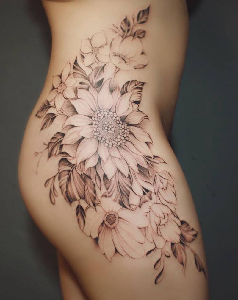 素花作品纹身图片_臀部腰部点刺素花纹身图案